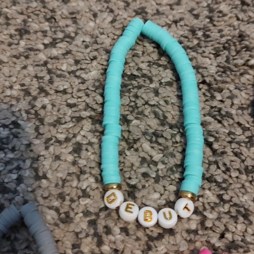 Taylor Swift Colorful Beaded Bracelets Set - Picture 3 of 8